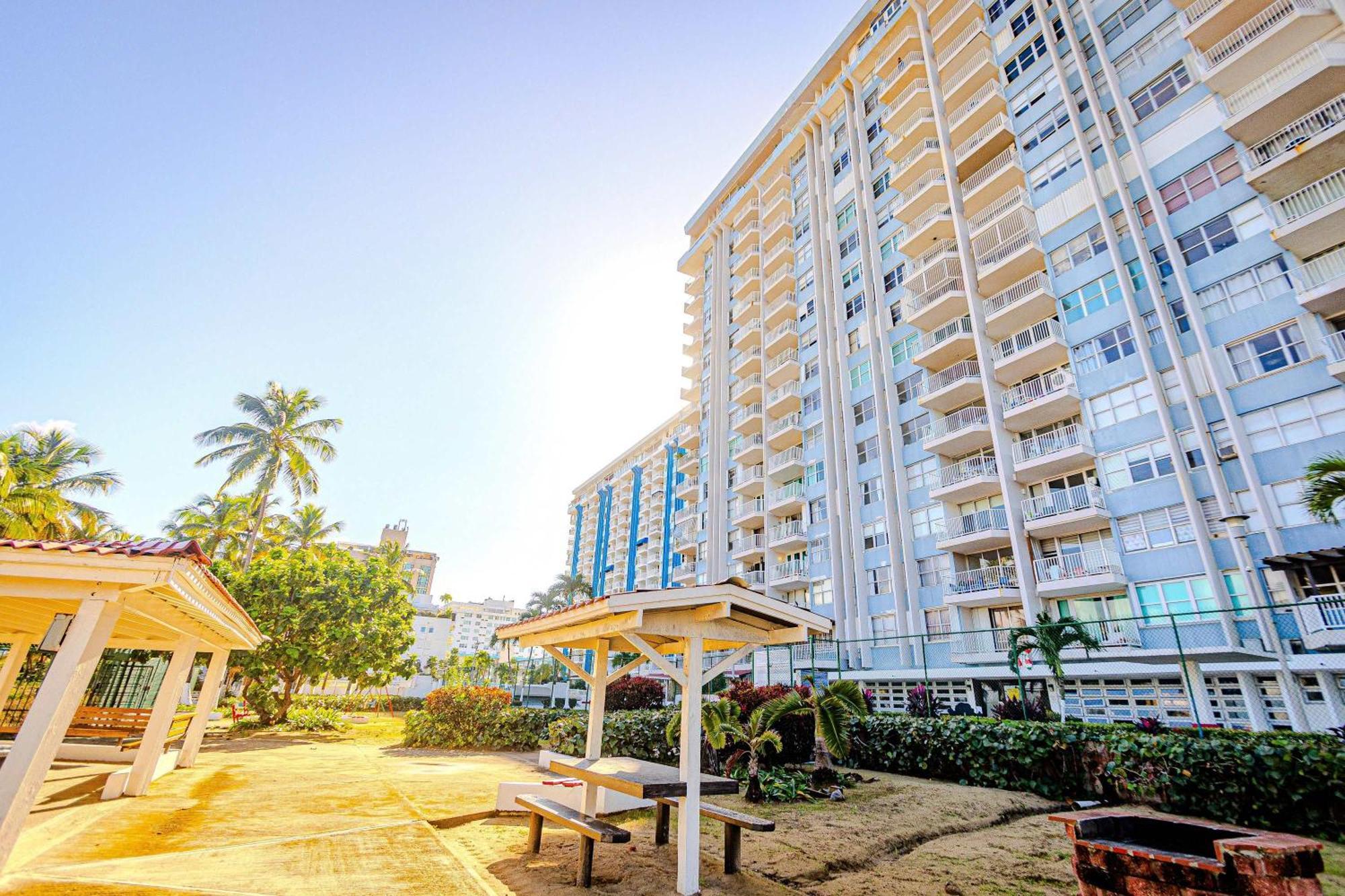 Sunset Paradise Cozy Beachfront Escape - Isla Verde 圣胡安 外观 照片
